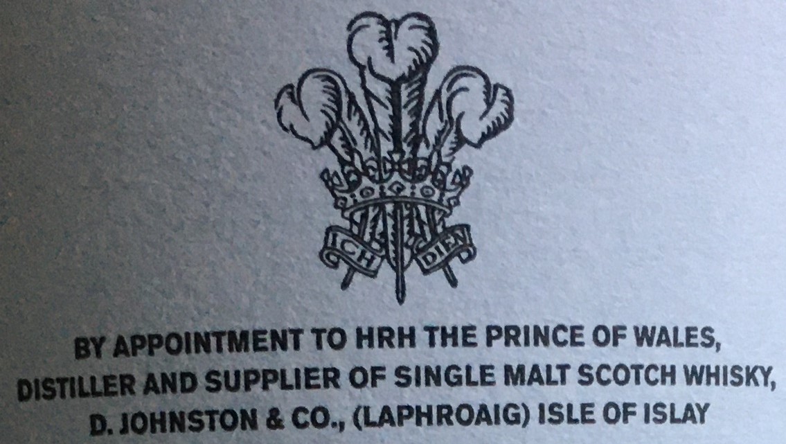ラフロイグはチャールズ皇太子ご愛飲の英国王室御用達ウイスキー（ラベルに描かれた紋章の意味） - らふろいぐらいふ